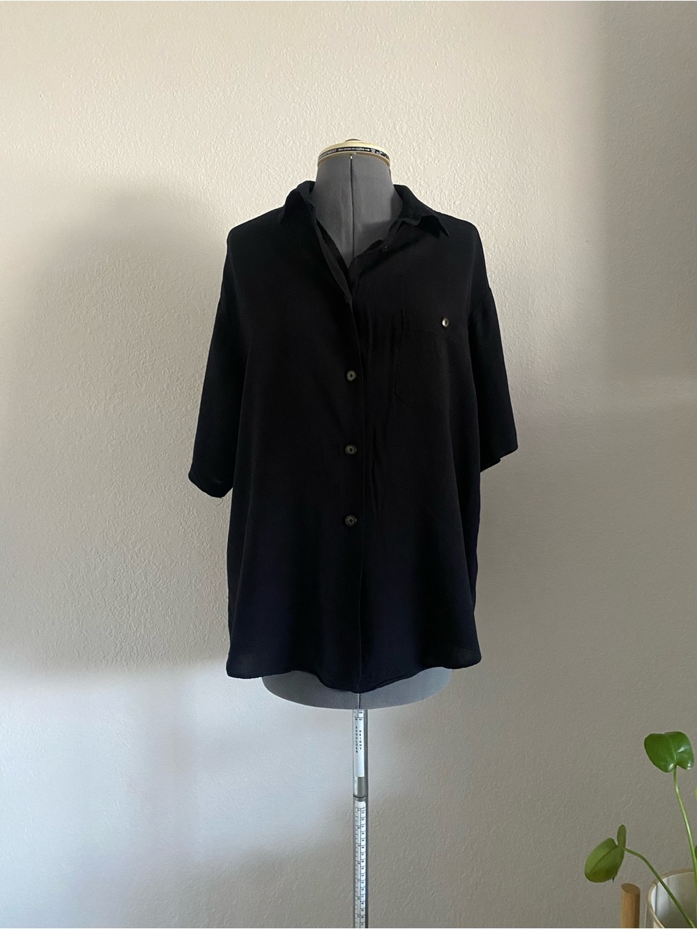 Relaxed Black Short-Sleeve Button Front Men’s shirt